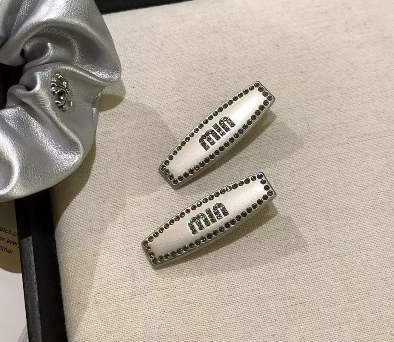 韩国超闪字母发夹（一对）