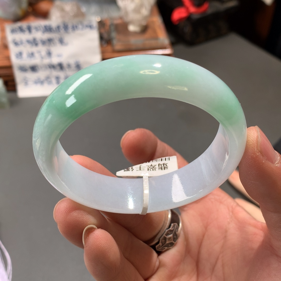 翡翠手镯未镶嵌56圈口