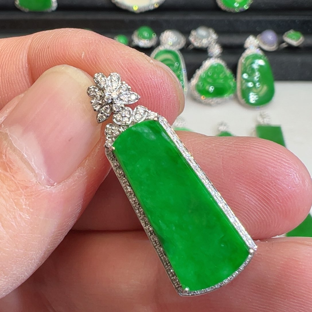 翡翠吊坠(不含链)18K金镶嵌