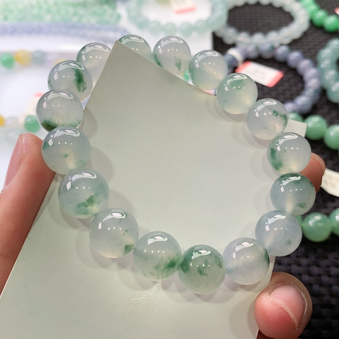 翡翠手链未镶嵌翡翠