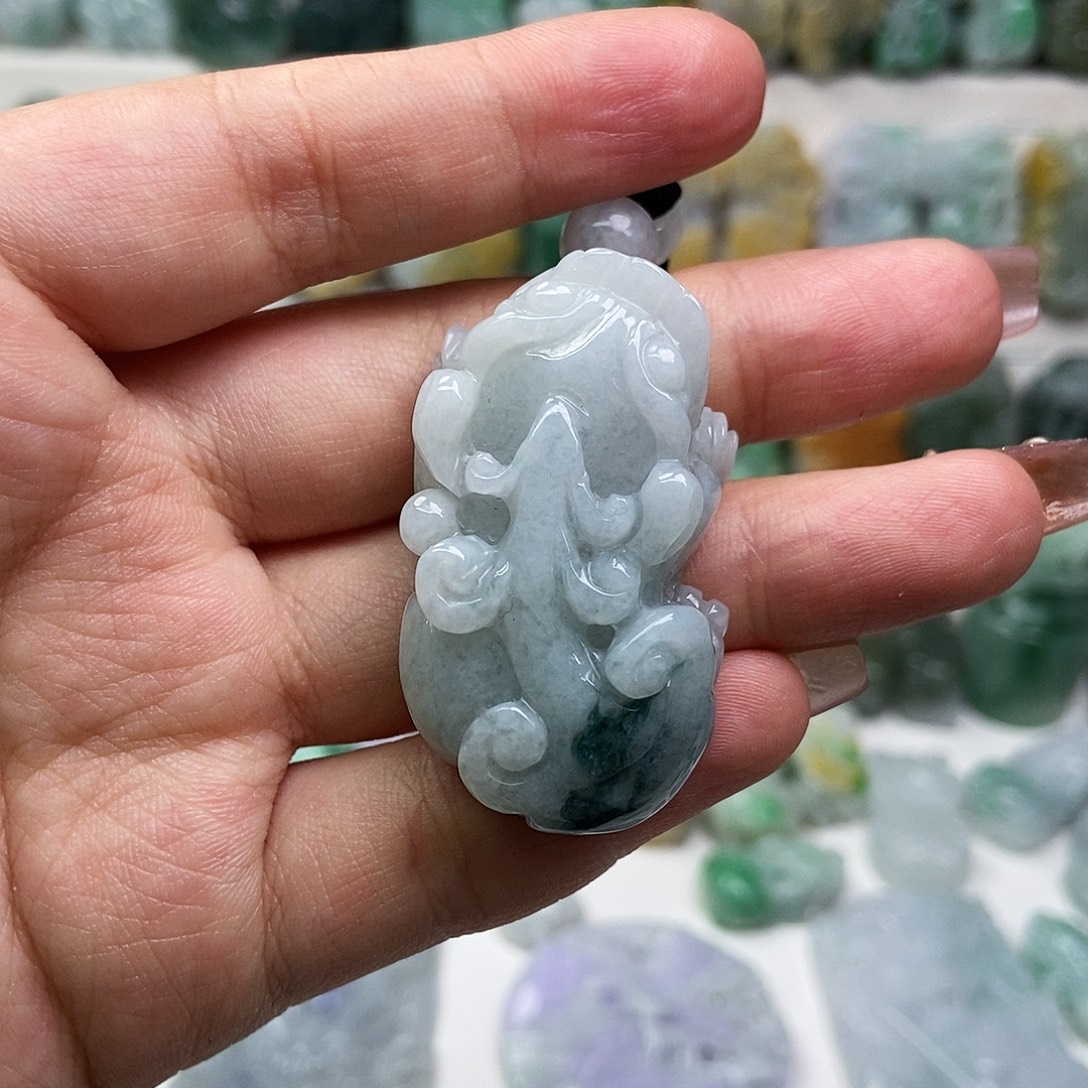 翡翠未镶嵌吊坠(赠链)