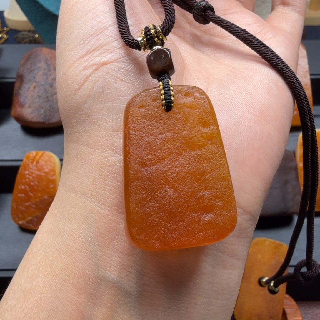 琥珀吊坠(赠链)未镶嵌