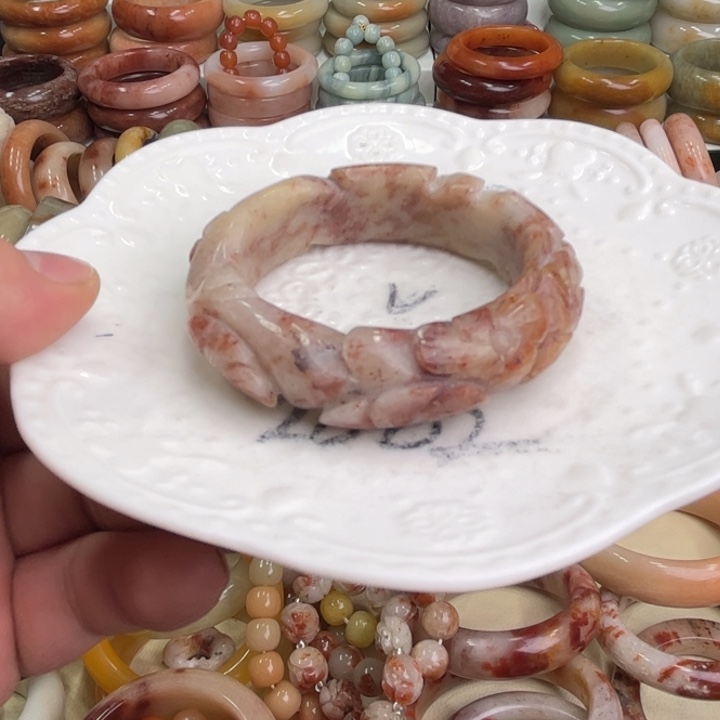 石英质玉手镯未镶嵌