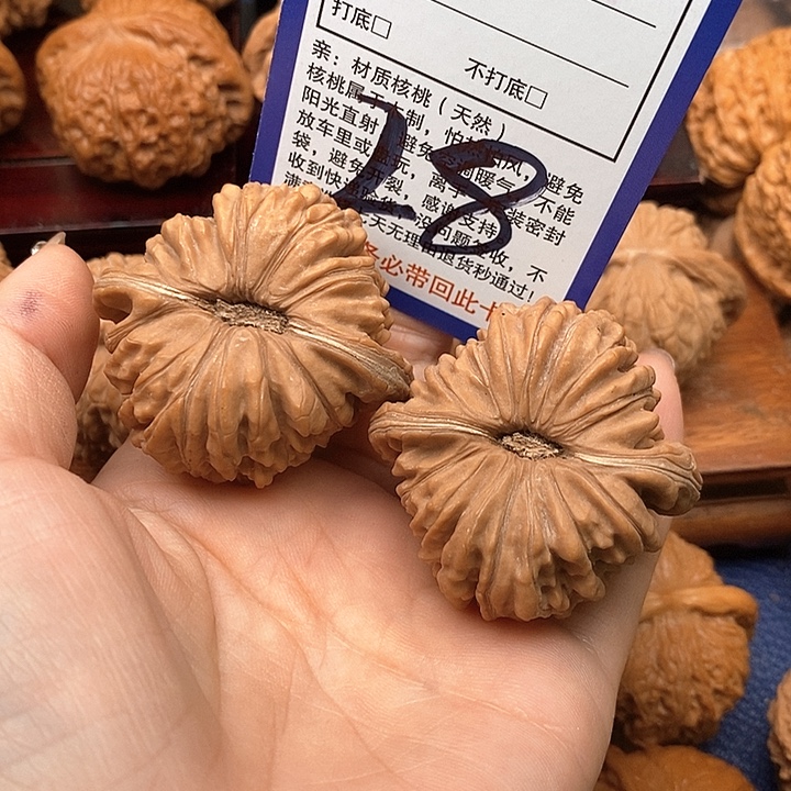用***3吊坠桃核四座楼狮子头46