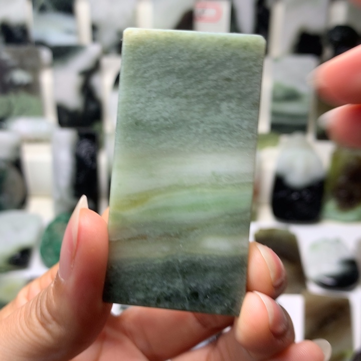 独山玉未镶嵌颈饰