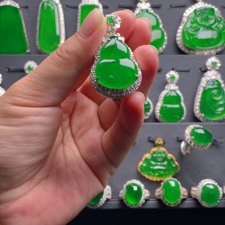 翡翠颈饰银S925镶嵌翡翠吊坠