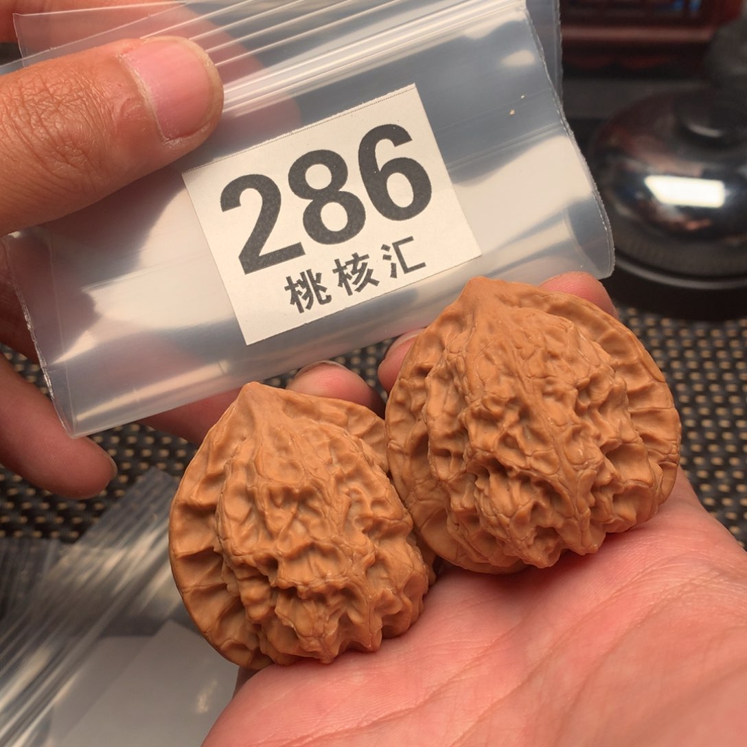 文玩核桃把件梨木台42