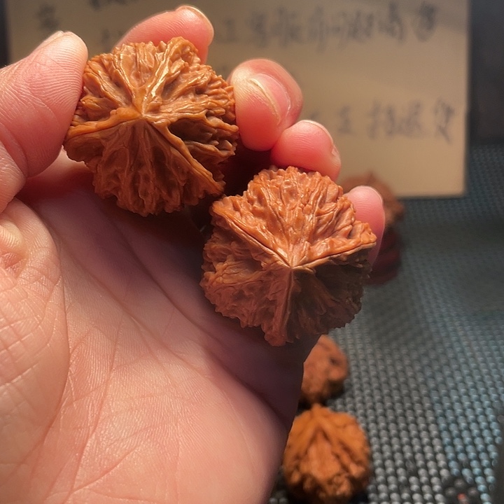 文玩核桃吊坠36mm文山三棱