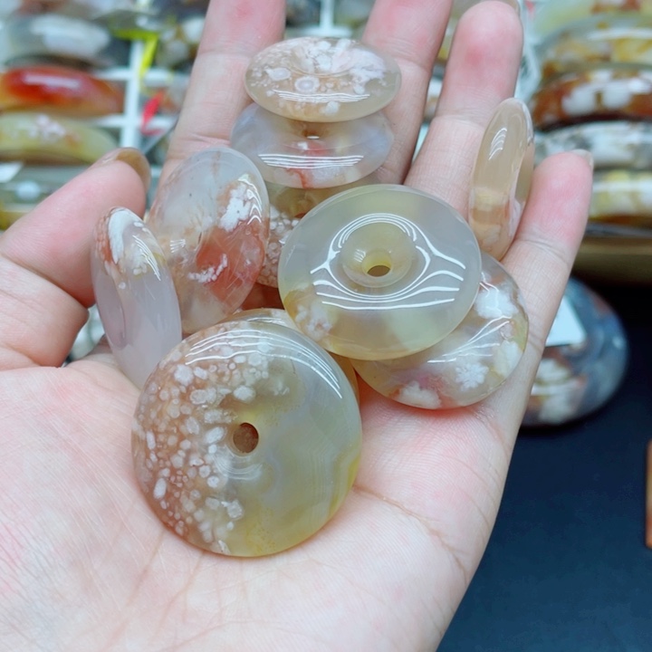 未镶嵌颈饰玛瑙/玉髓多样性发货不带绳