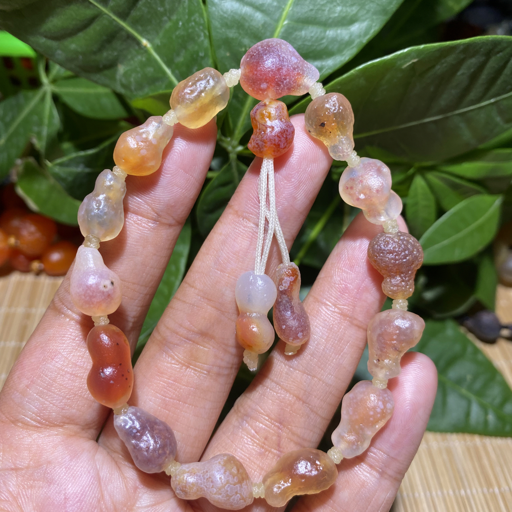 天然阿拉善戈壁石  葫芦型彩糖心粉糖心