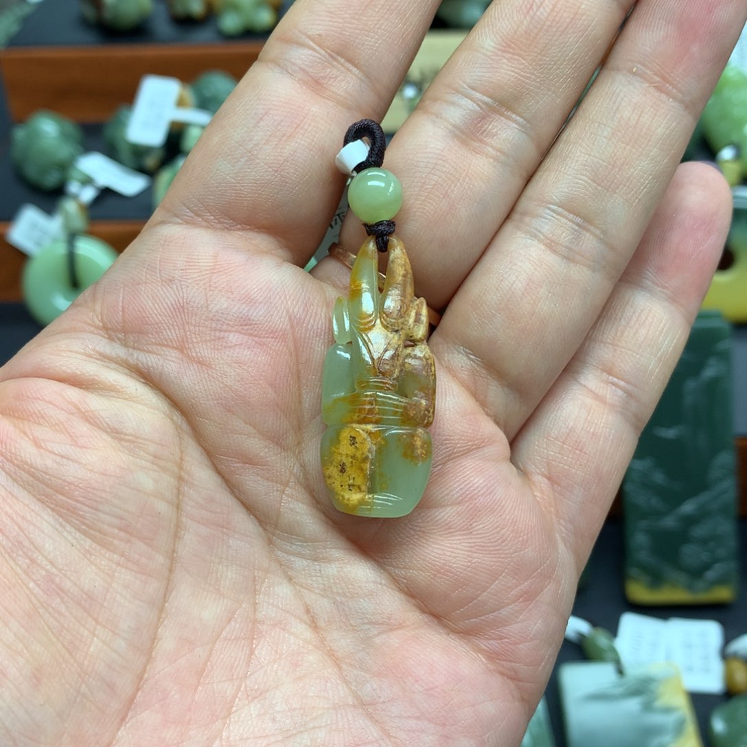 岫岩河磨玉（透闪石质玉）颈饰未镶嵌