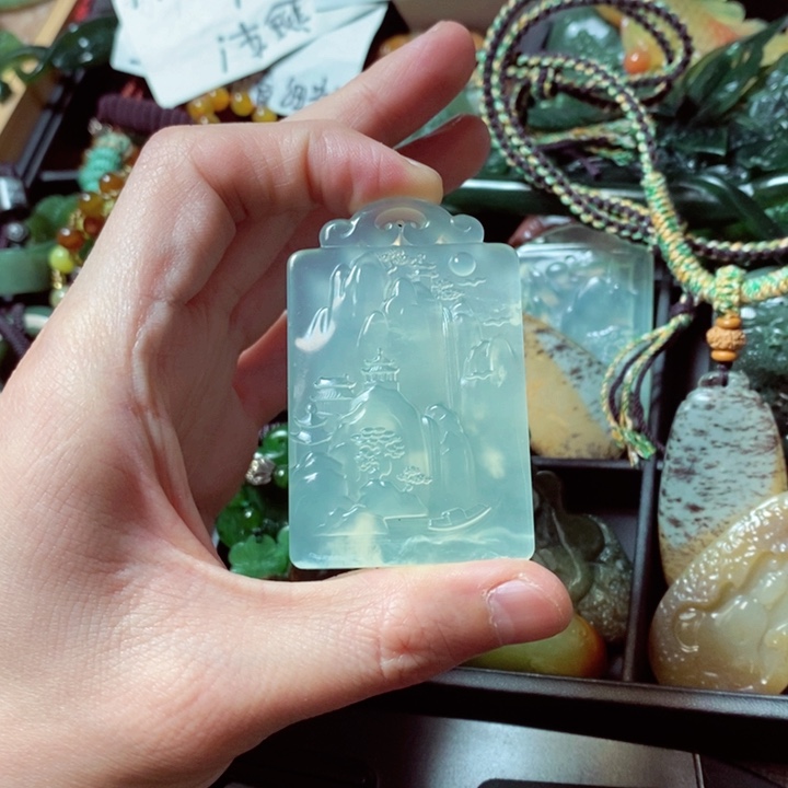 蛇纹石玉颈饰未镶嵌