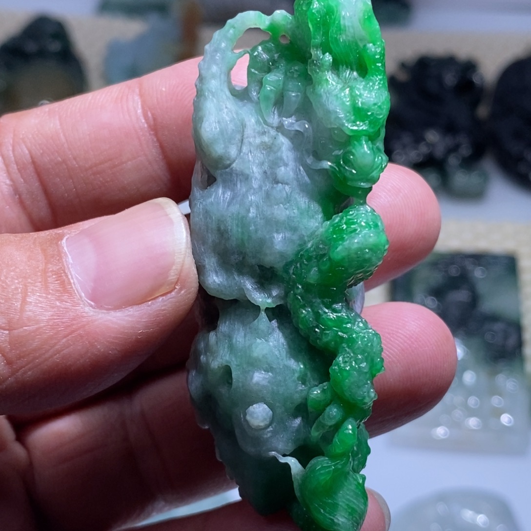 翡翠未镶嵌吊坠(不含链)翡翠特色龙骨