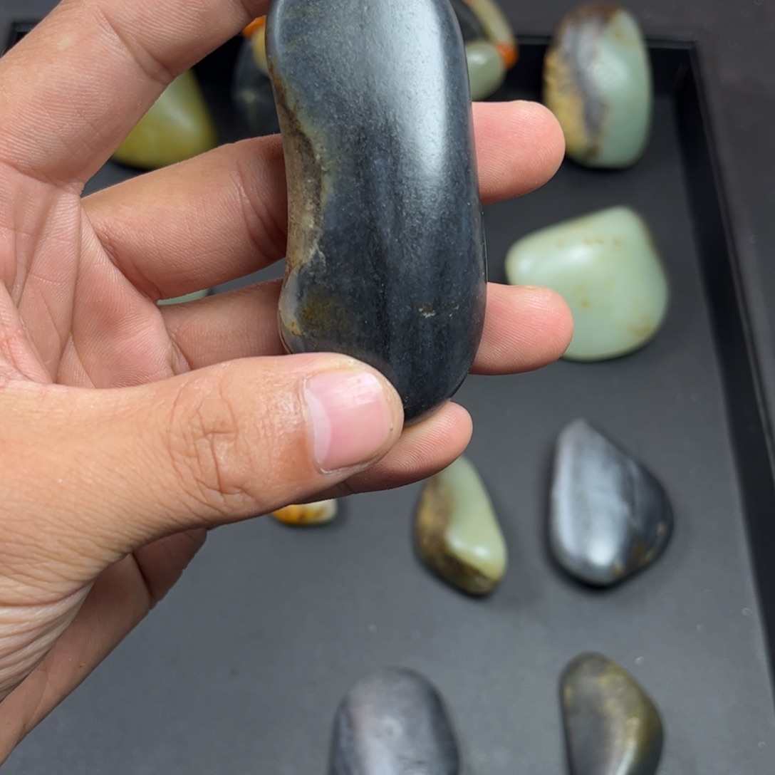 和田玉未镶嵌颈饰夏*