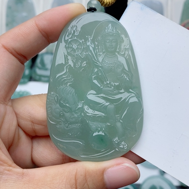 翡翠未镶嵌颈饰文殊
