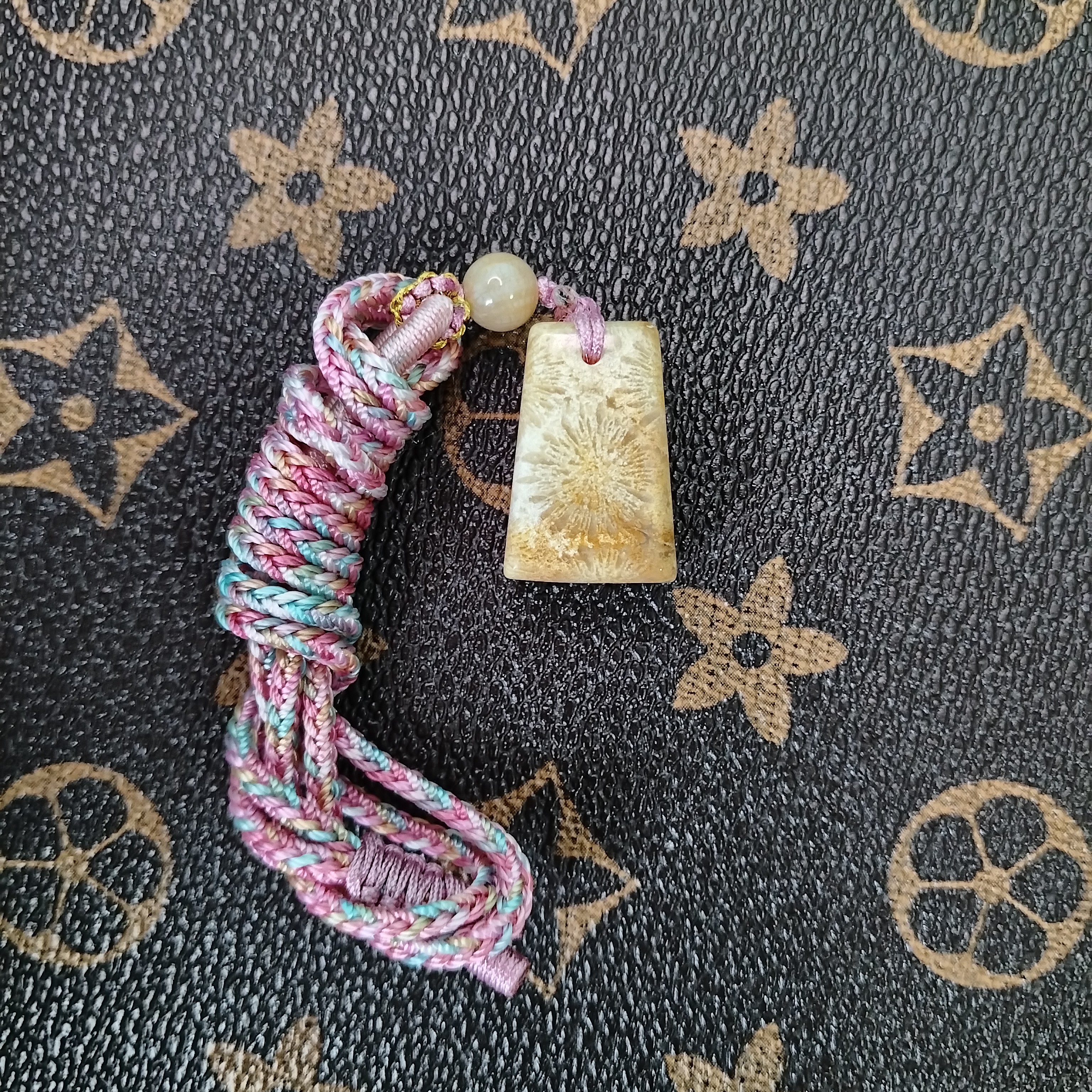 冰正大花无事牌精美款式（共生一角晶洞）