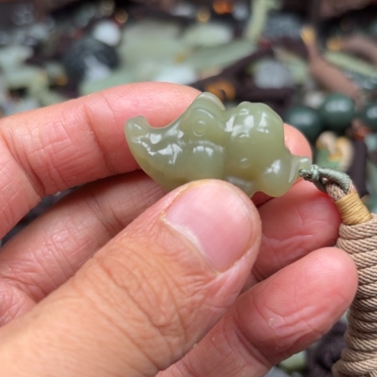 和田玉吊坠未镶嵌