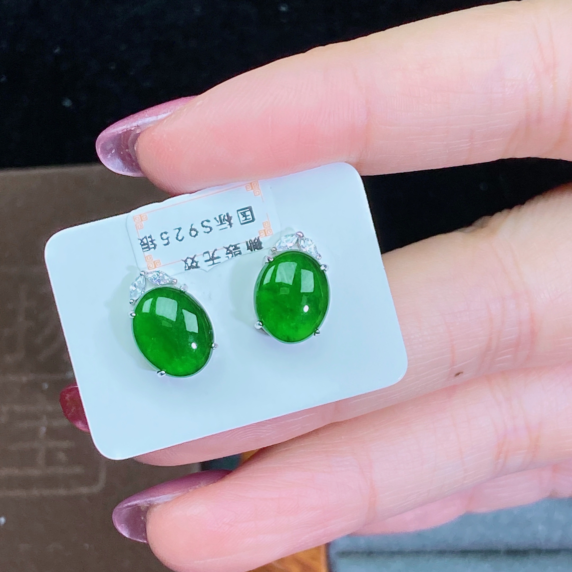 天然翡翠A货绿蛋面精致百搭又大气设计款耳钉通体S925银镶嵌