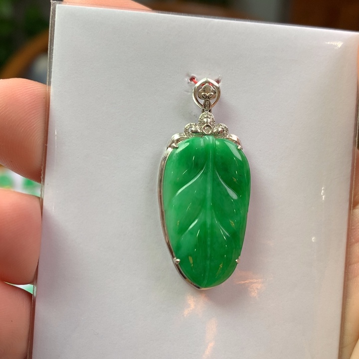 翡翠18K金镶嵌颈饰翡翠吊坠