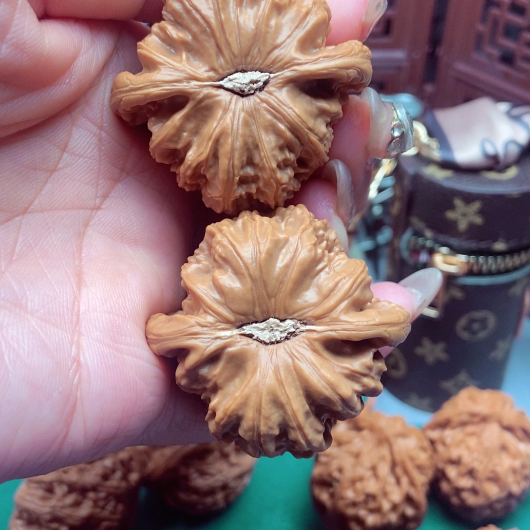 文玩核桃吊坠佛*白狮