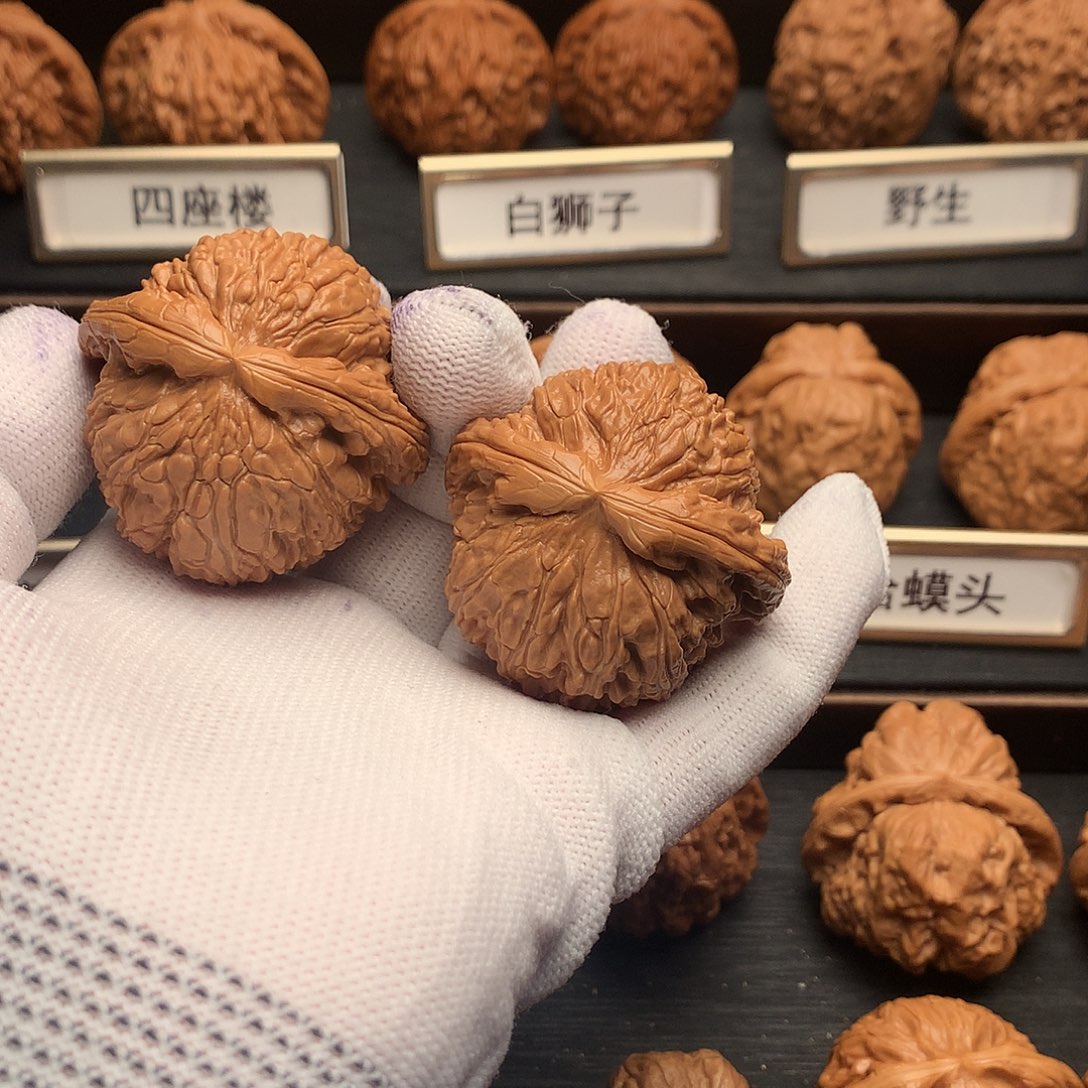 文玩核桃吊坠58号白狮子43