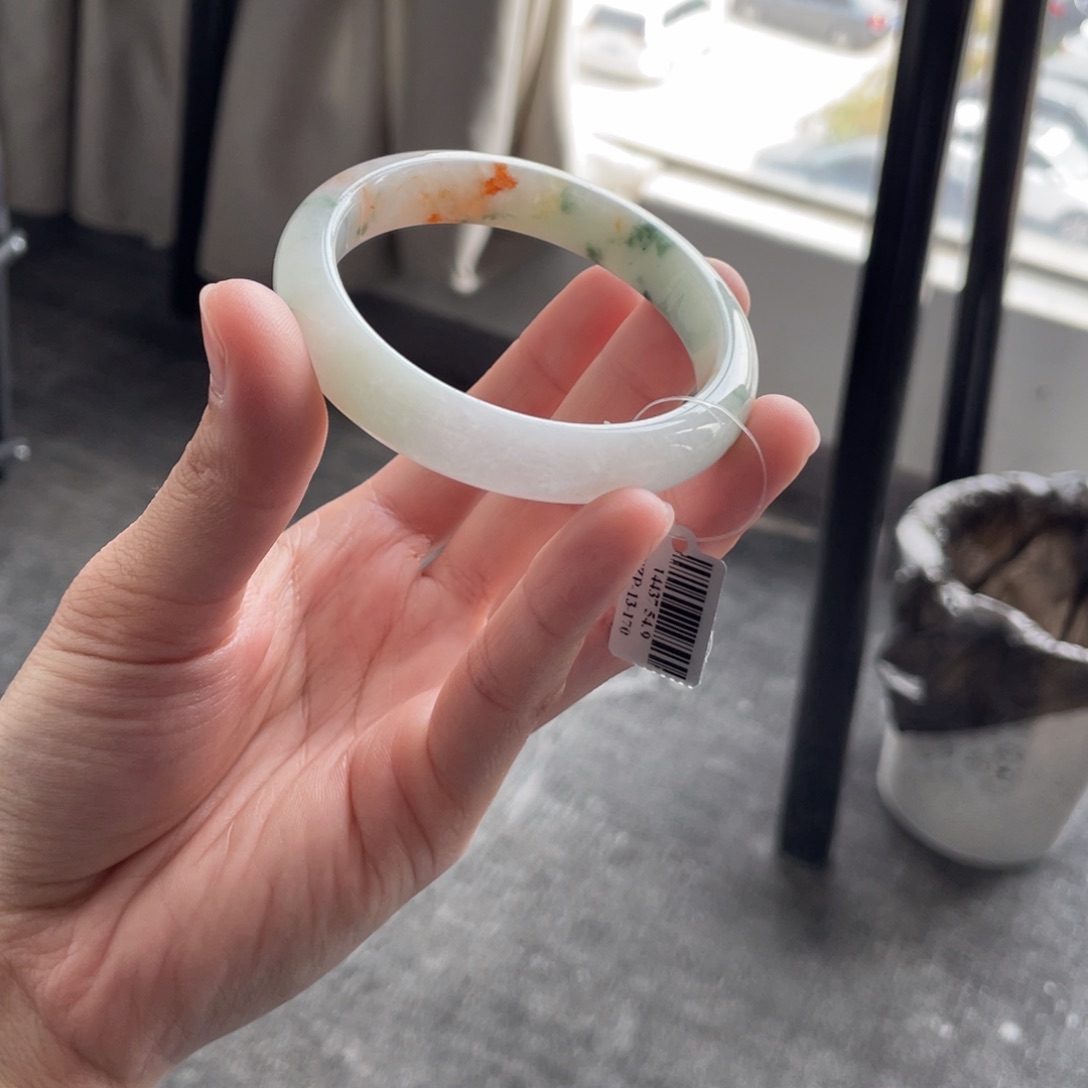 翡翠手镯未镶嵌翡翠手镯