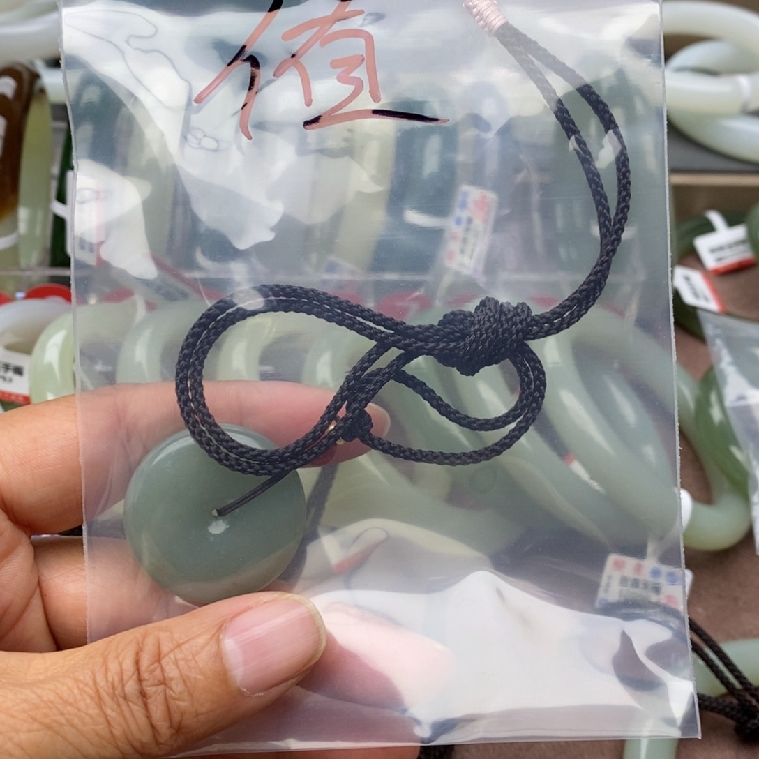 和田玉手镯未镶嵌值****n