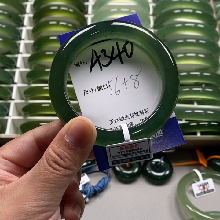 蕉***客蛇纹石玉未镶嵌手镯
