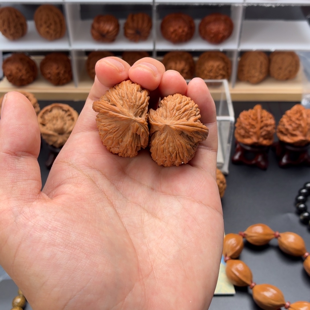 文玩核桃把件全品白狮子半壁