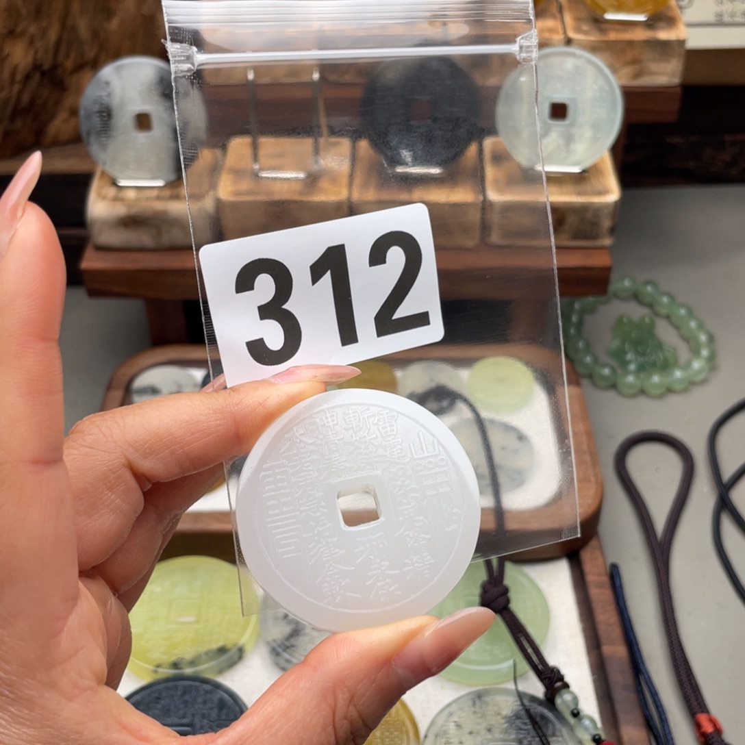 E***辰蛇纹石玉未镶嵌颈饰