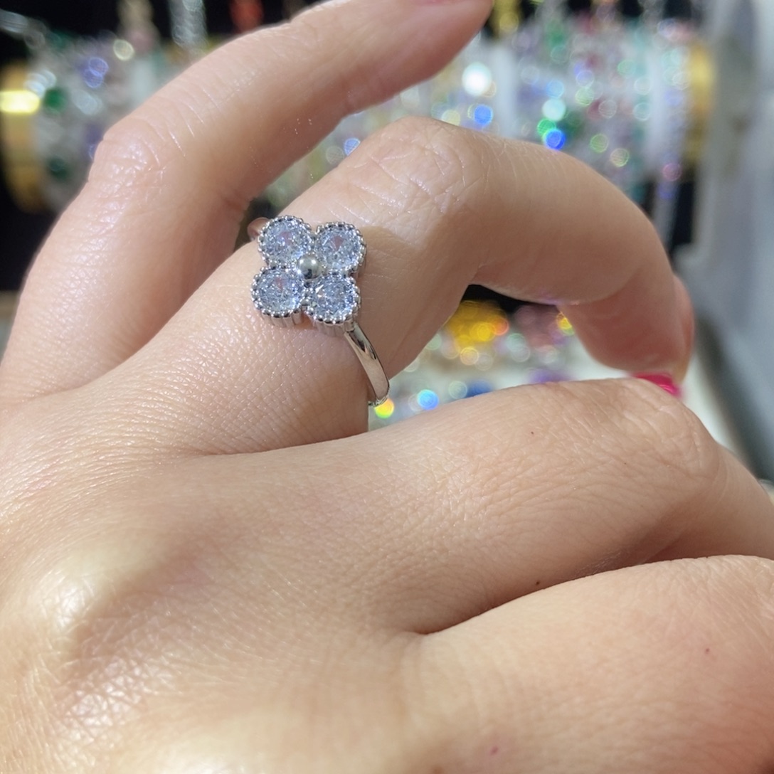 66锆石（处理）戒指