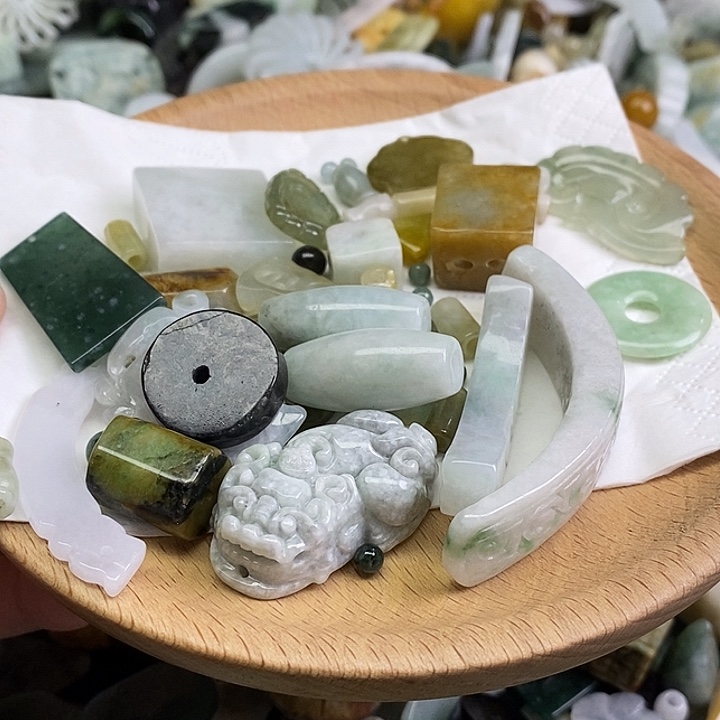 翡翠未镶嵌颈饰天然翡翠47