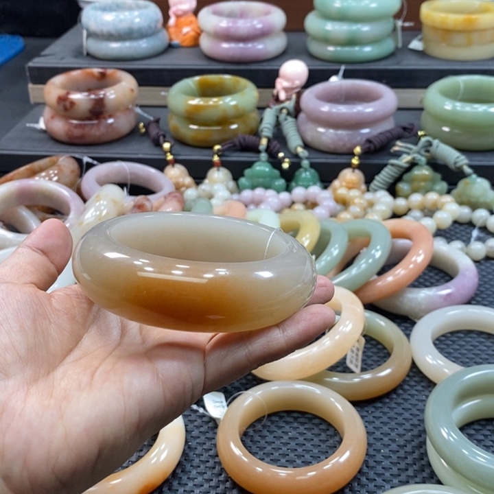 未镶嵌手镯石英岩玉粤****）