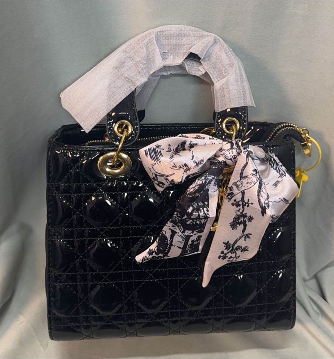 【乌鲁木齐包邮发货】 法式百搭轻奢风斜挎包漆皮时尚女士包