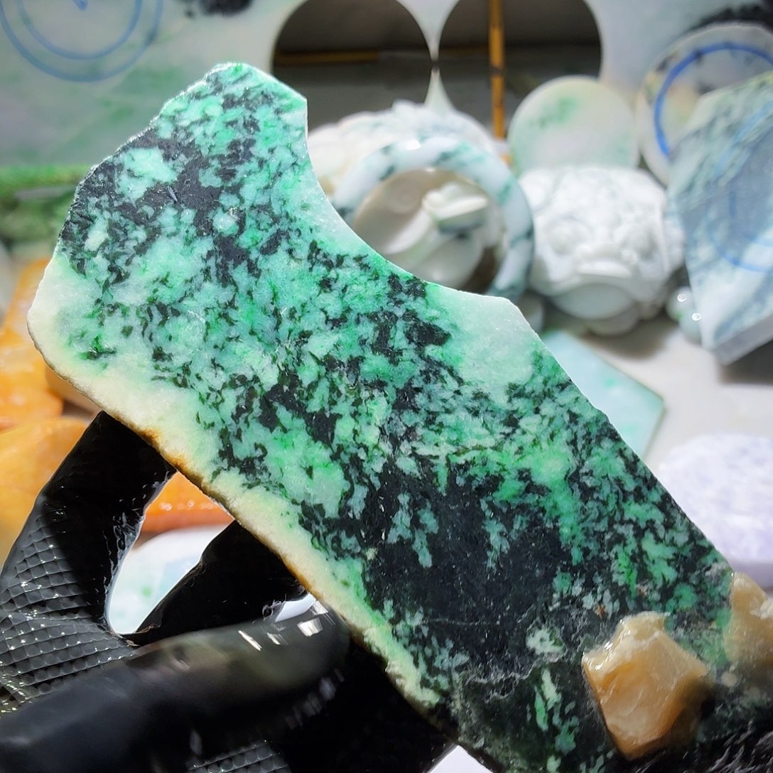 颈饰未镶嵌翡翠边角料