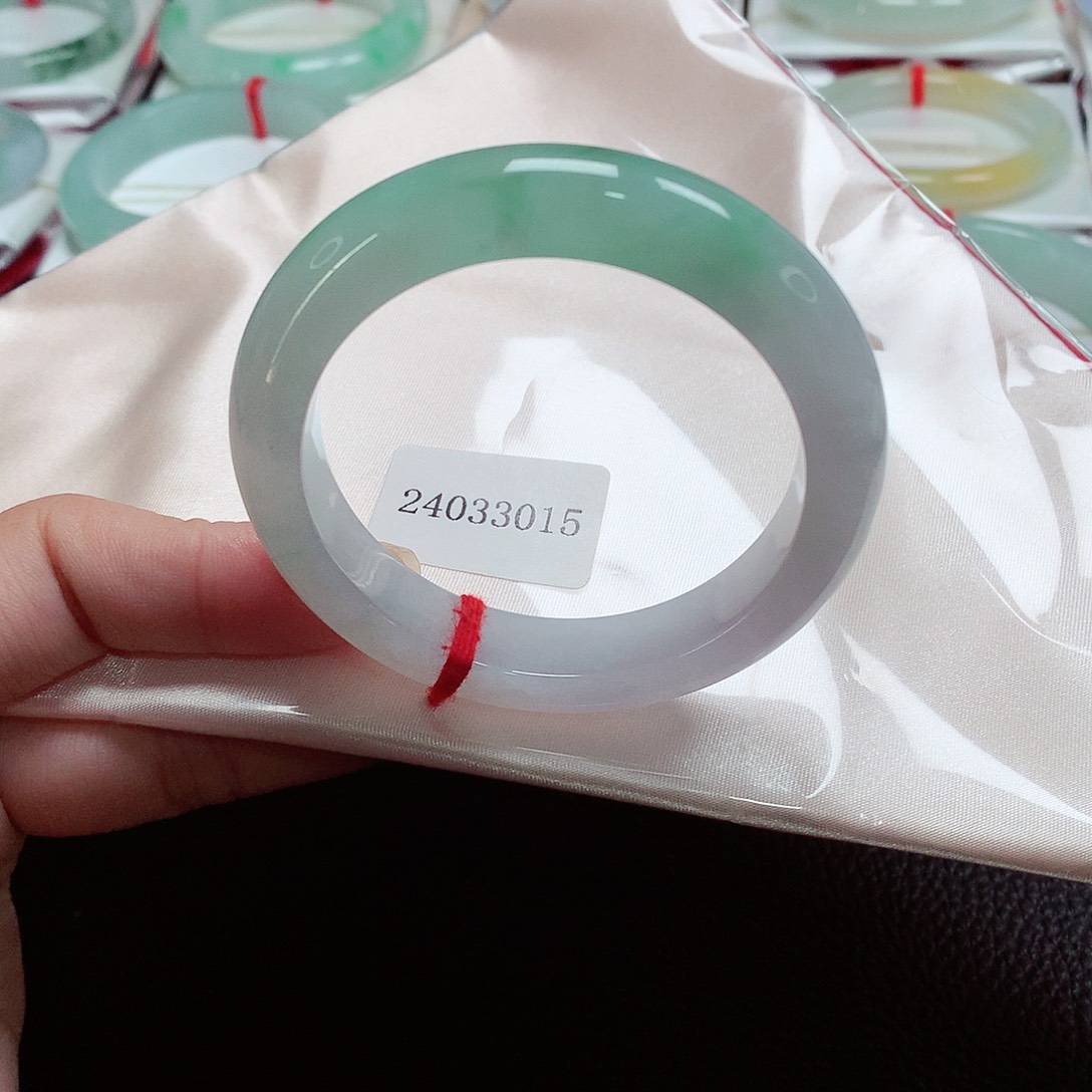 翡翠手镯未镶嵌天然A货翡翠