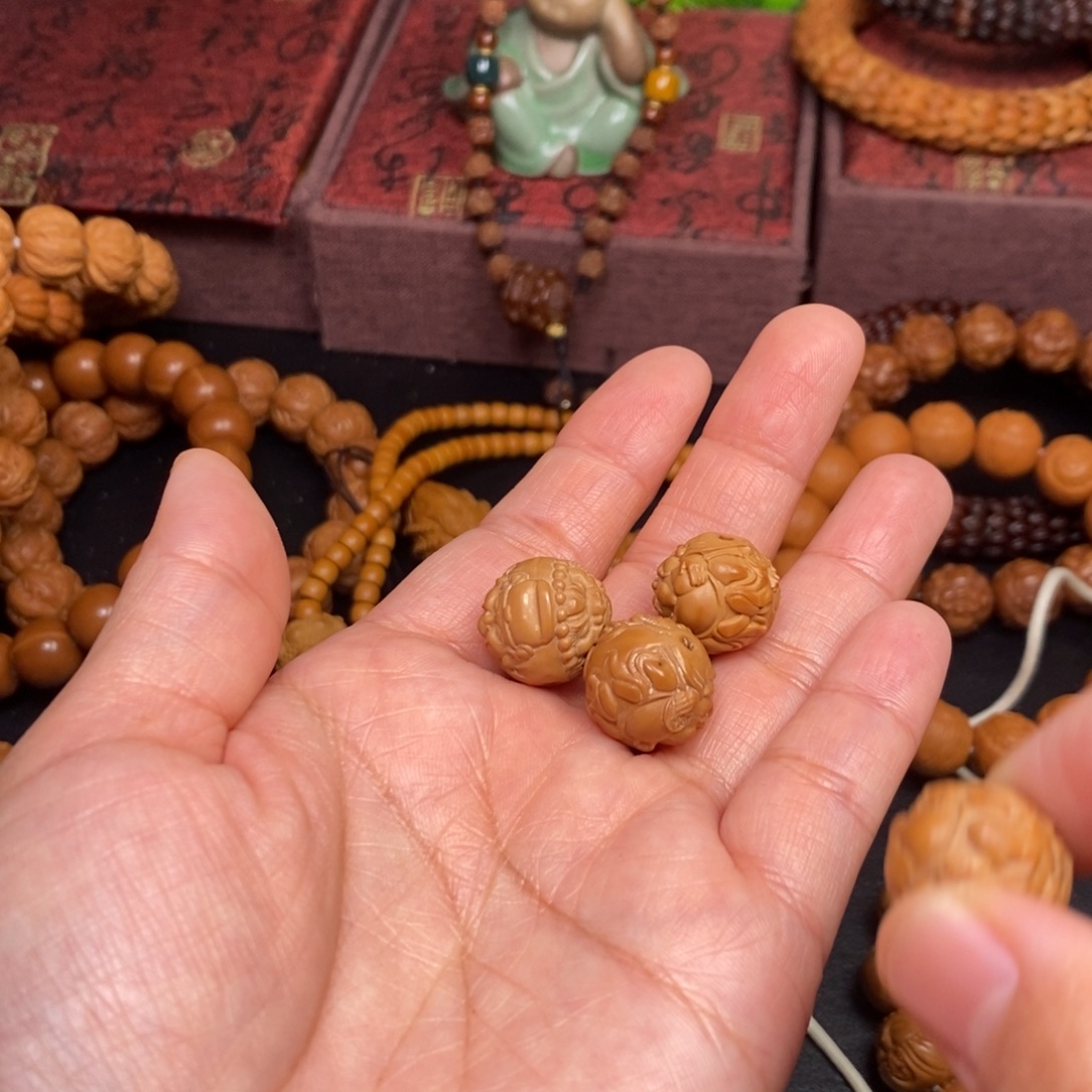 M***.吊坠猴头核桃橄榄猴头