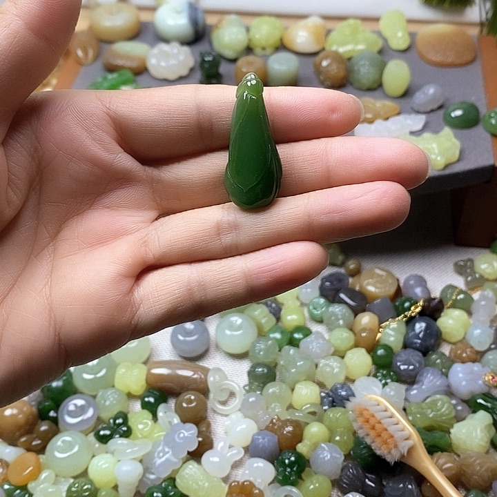 未镶嵌和田玉挂件玉兰花