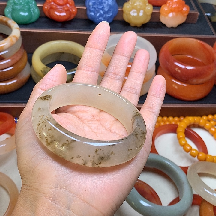 爱***姐石英质玉未镶嵌手串