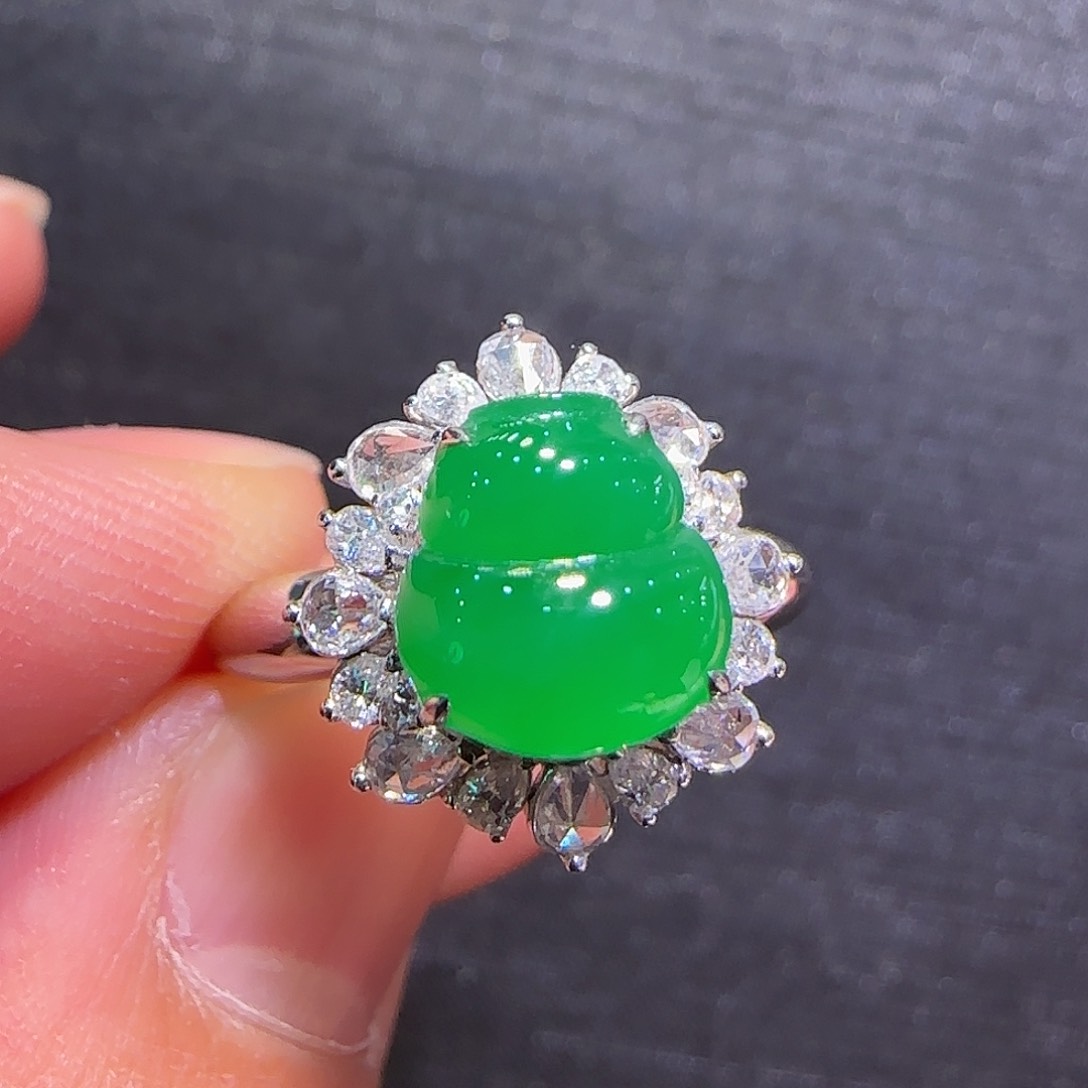 翡翠戒指18K金镶嵌戒指