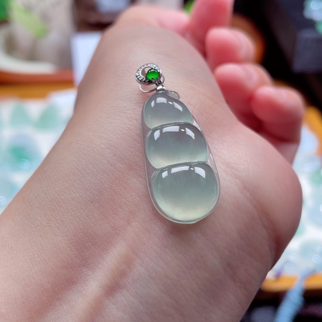 翡翠颈饰18K金镶嵌豆子