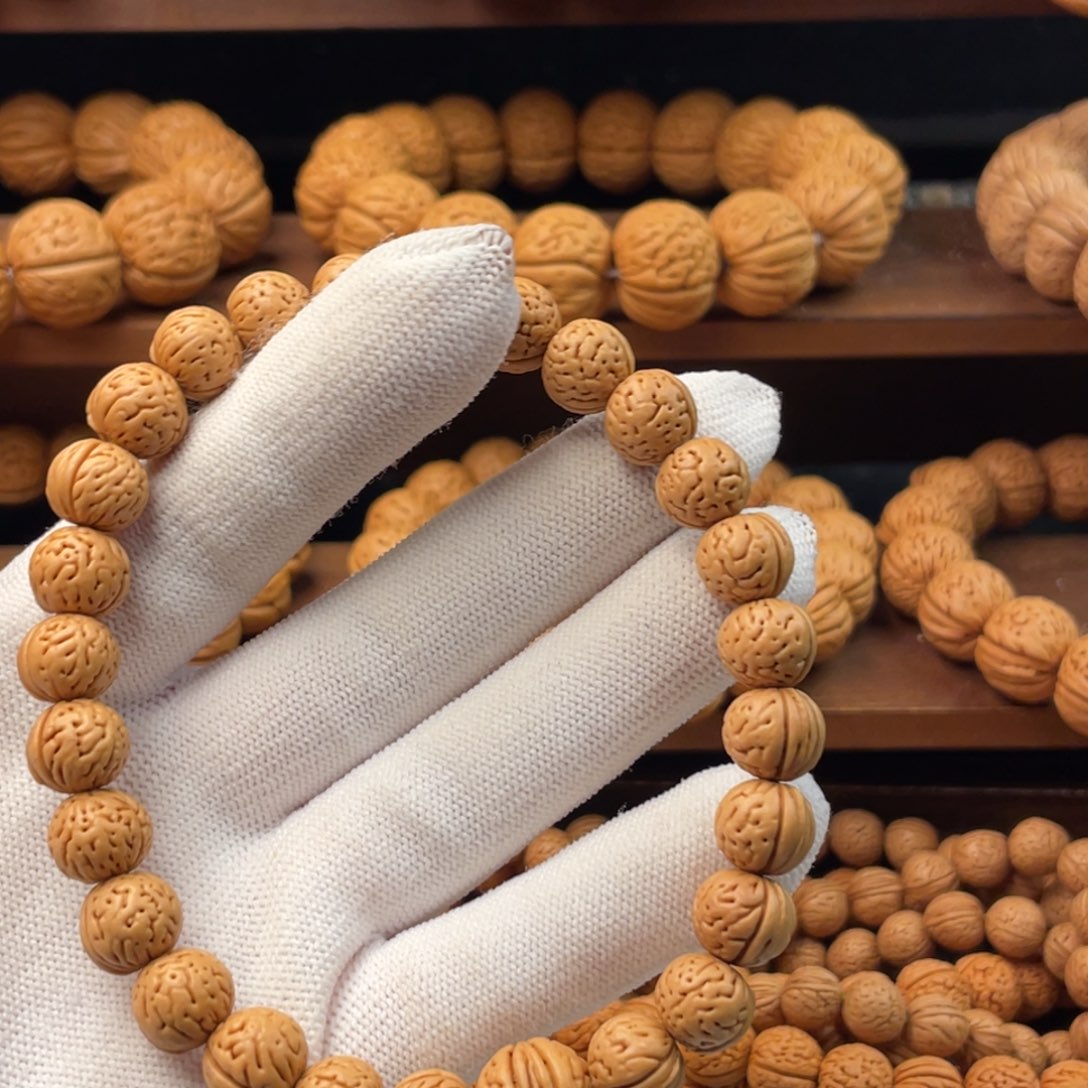 万***春桃核吊坠野生奶豆