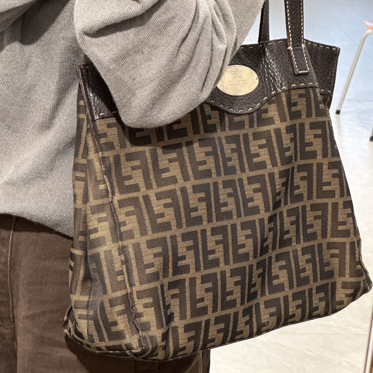 95新 FENDI/芬迪 老花拼皮银标托特单肩包