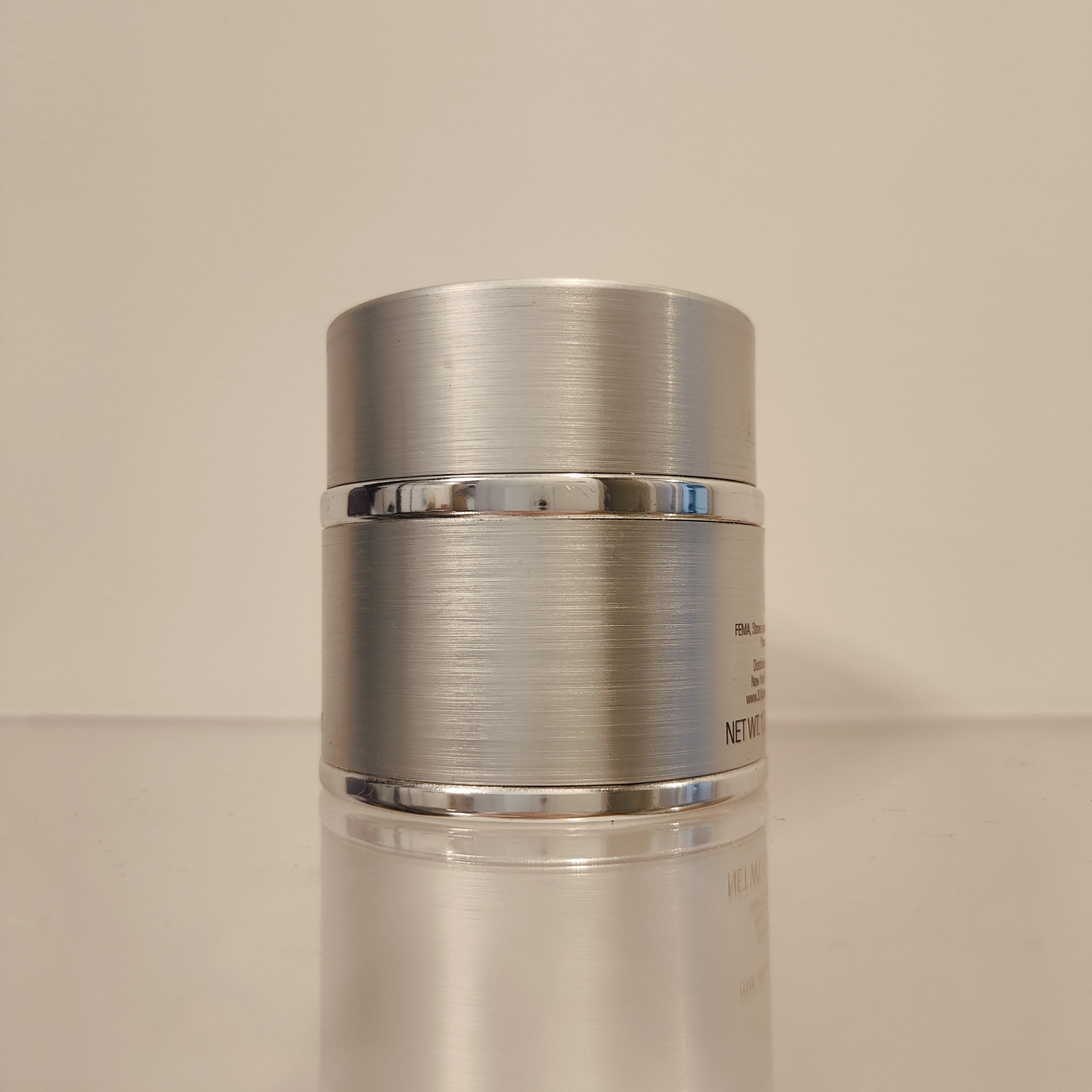 银色铂金罐装面霜