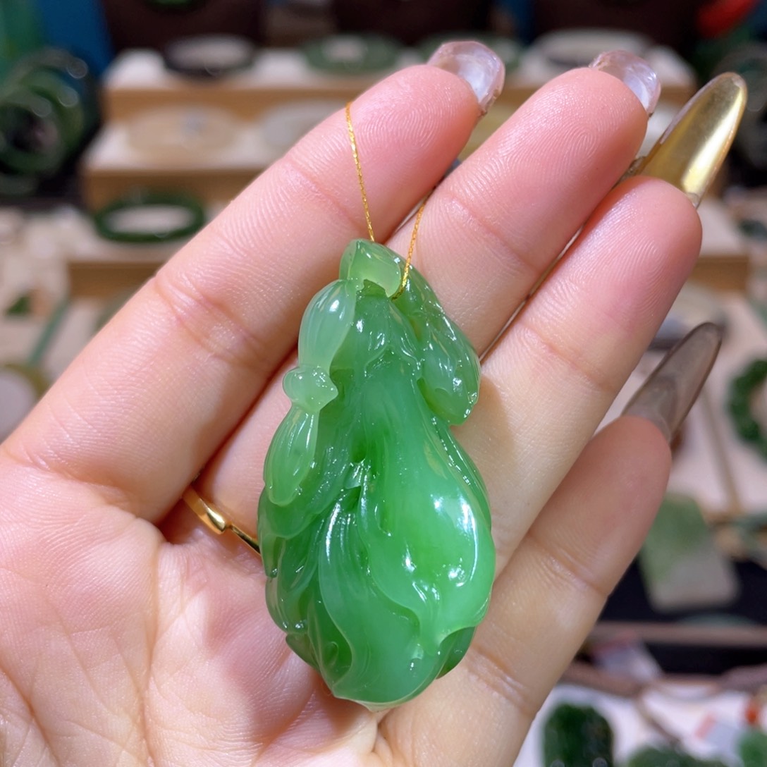 和田玉高品果绿玉兰花未镶嵌