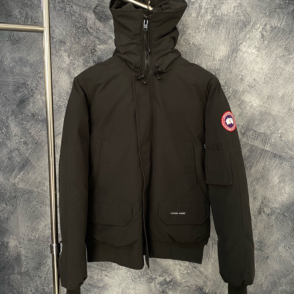 未使用 CANADA GOOSE 连帽羽绒服/黑色/M码/15622