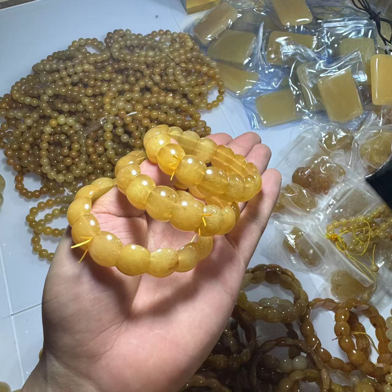 天然缅黄黄龙玉手牌-多样性发一