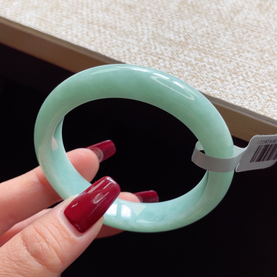 翡翠手镯未镶嵌手镯