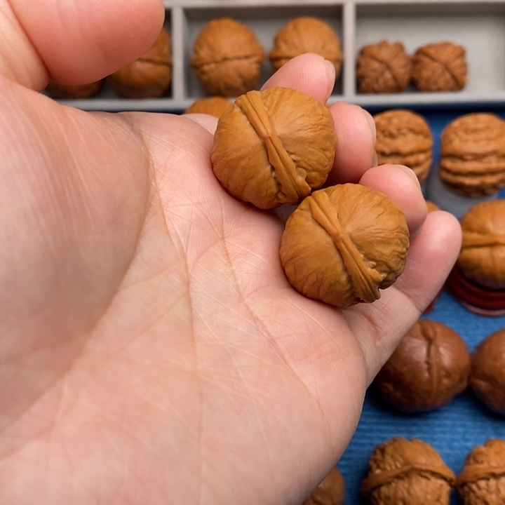 文玩核桃把件夜明珠