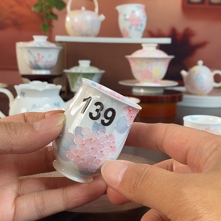 绣球花釉下品茗杯